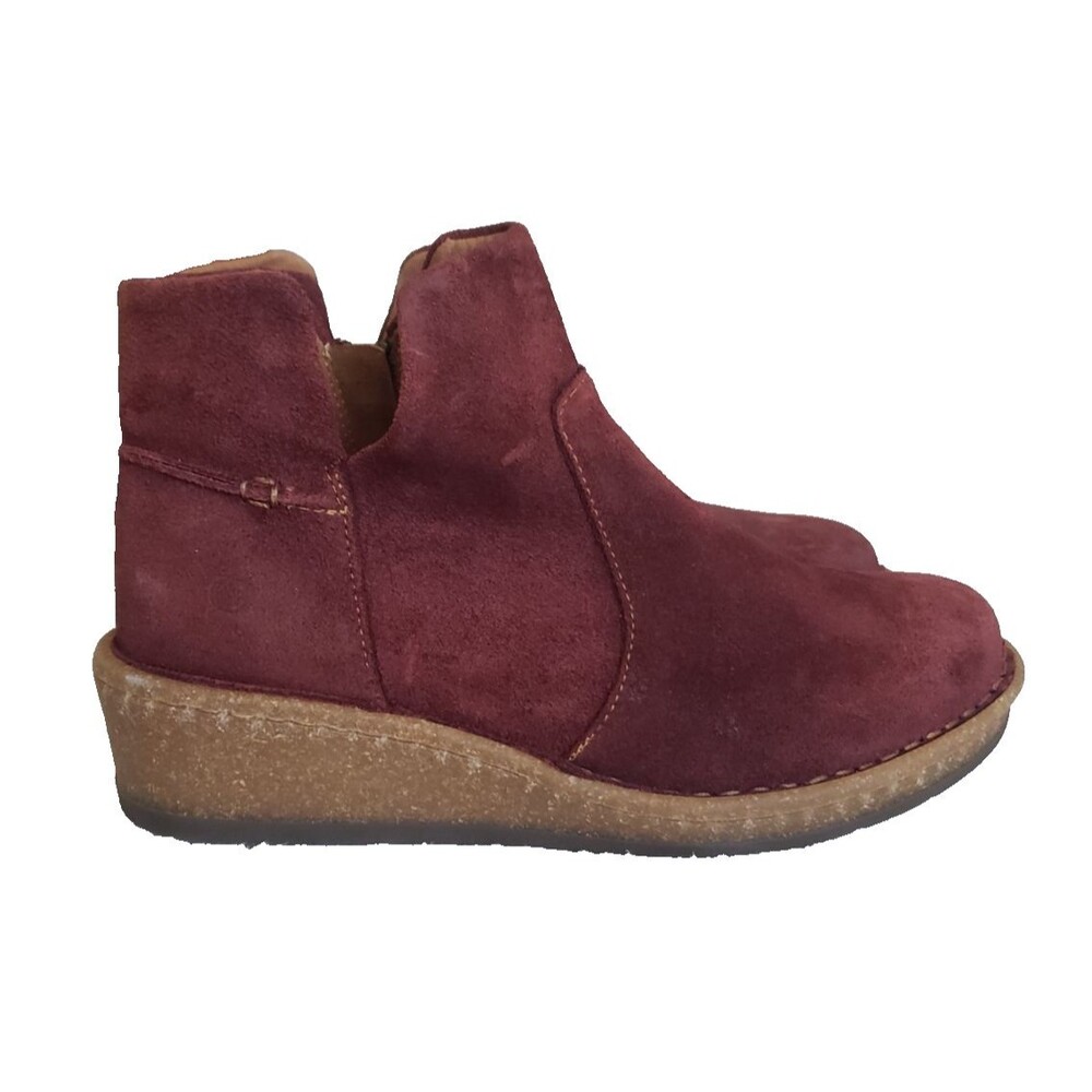 Born Viv‎ Boots Women's Size 8 Red Suede Ankle Booties Wedge Heel Zip Round Toe